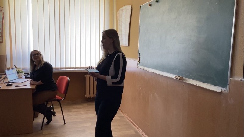 Студентка Аліна Пастир розповідає про створення сторіс в соціальні мережі Інстаграм